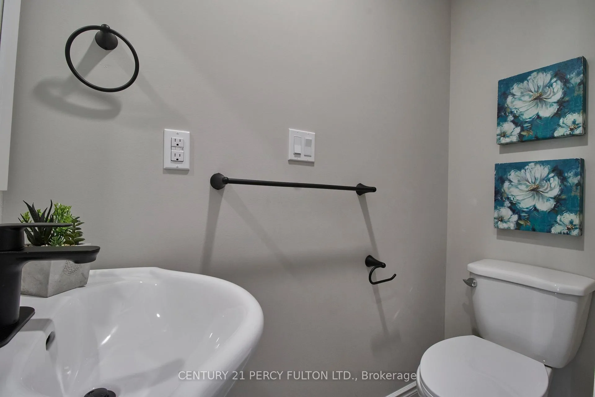 Photo 17 of 122 Olive Avenue, Oshawa, Central — HOMEH