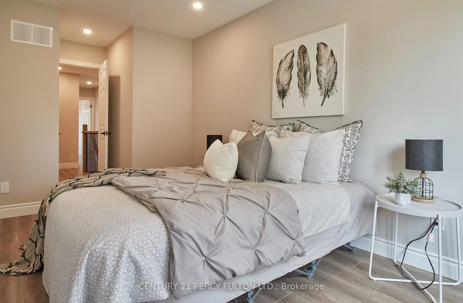 Photo 23 of 122 Olive Avenue, Oshawa, Central — HOMEH