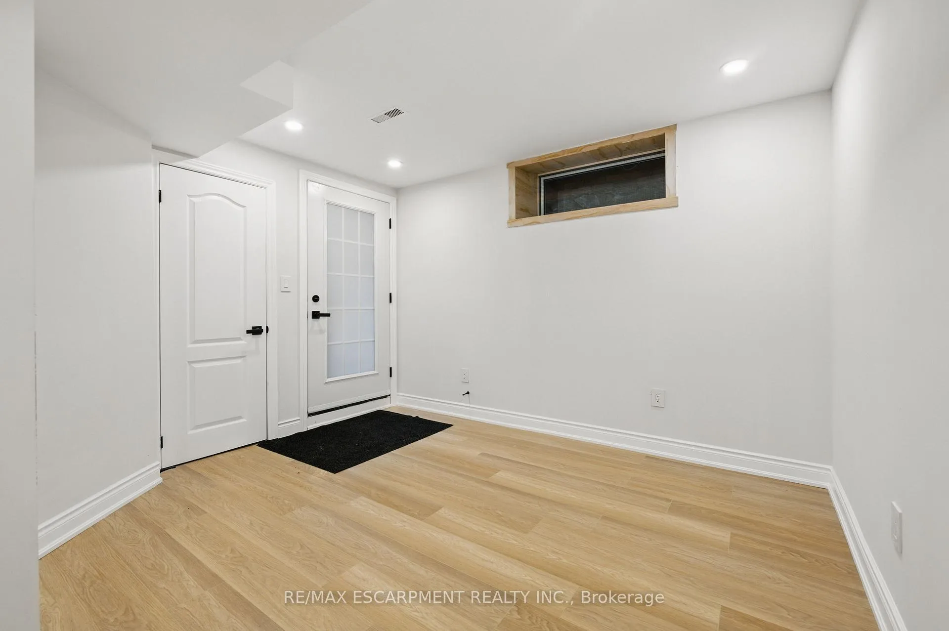 Photo 5 of Unit 3, 333 Emerald Street N, Hamilton, Beasley — HOMEH