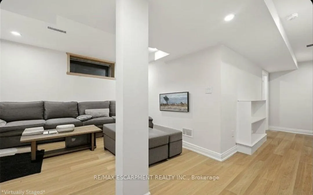 Photo 11 of Unit 3, 333 Emerald Street N, Hamilton, Beasley — HOMEH