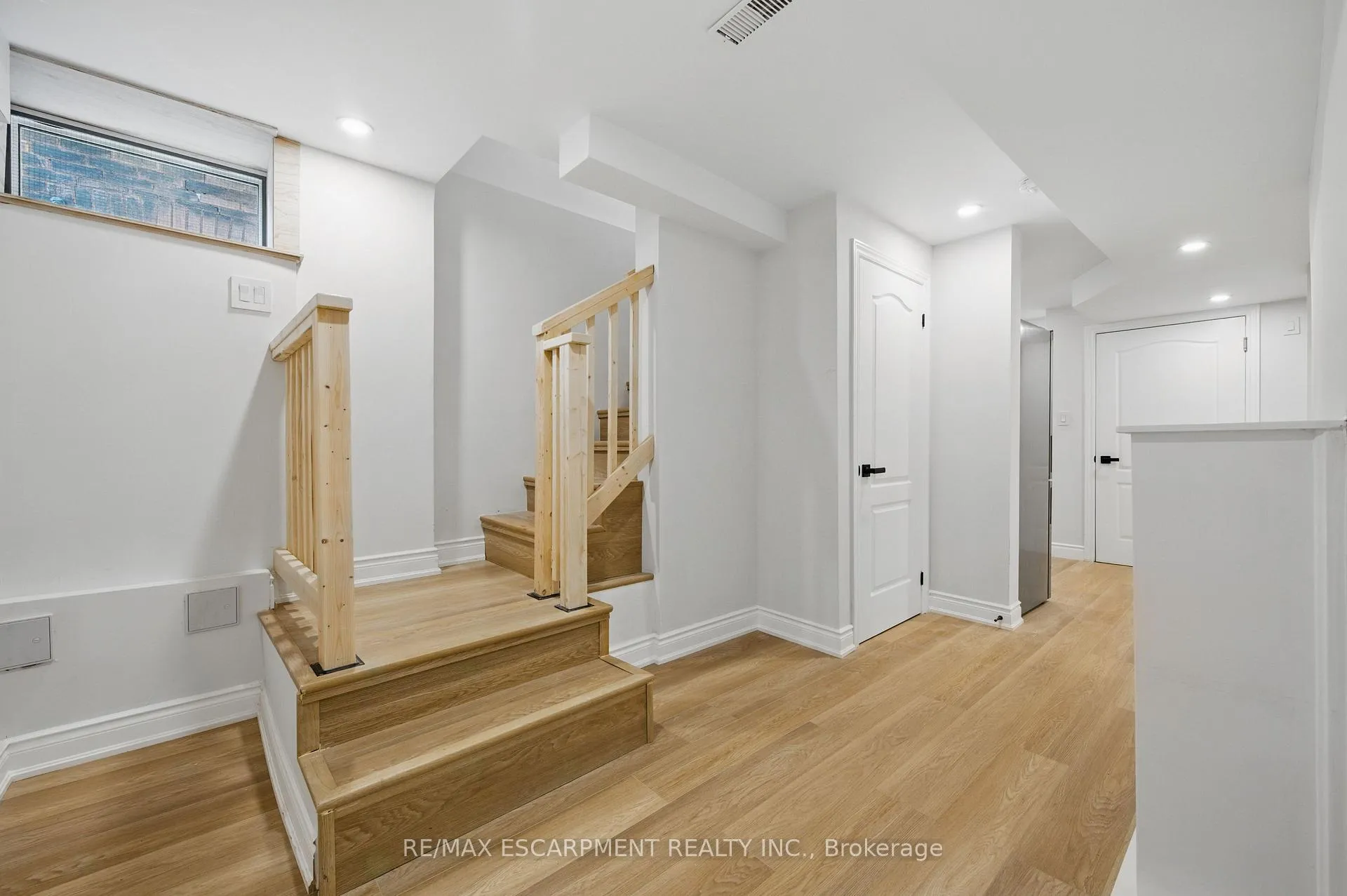 Photo 14 of Unit 3, 333 Emerald Street N, Hamilton, Beasley — HOMEH