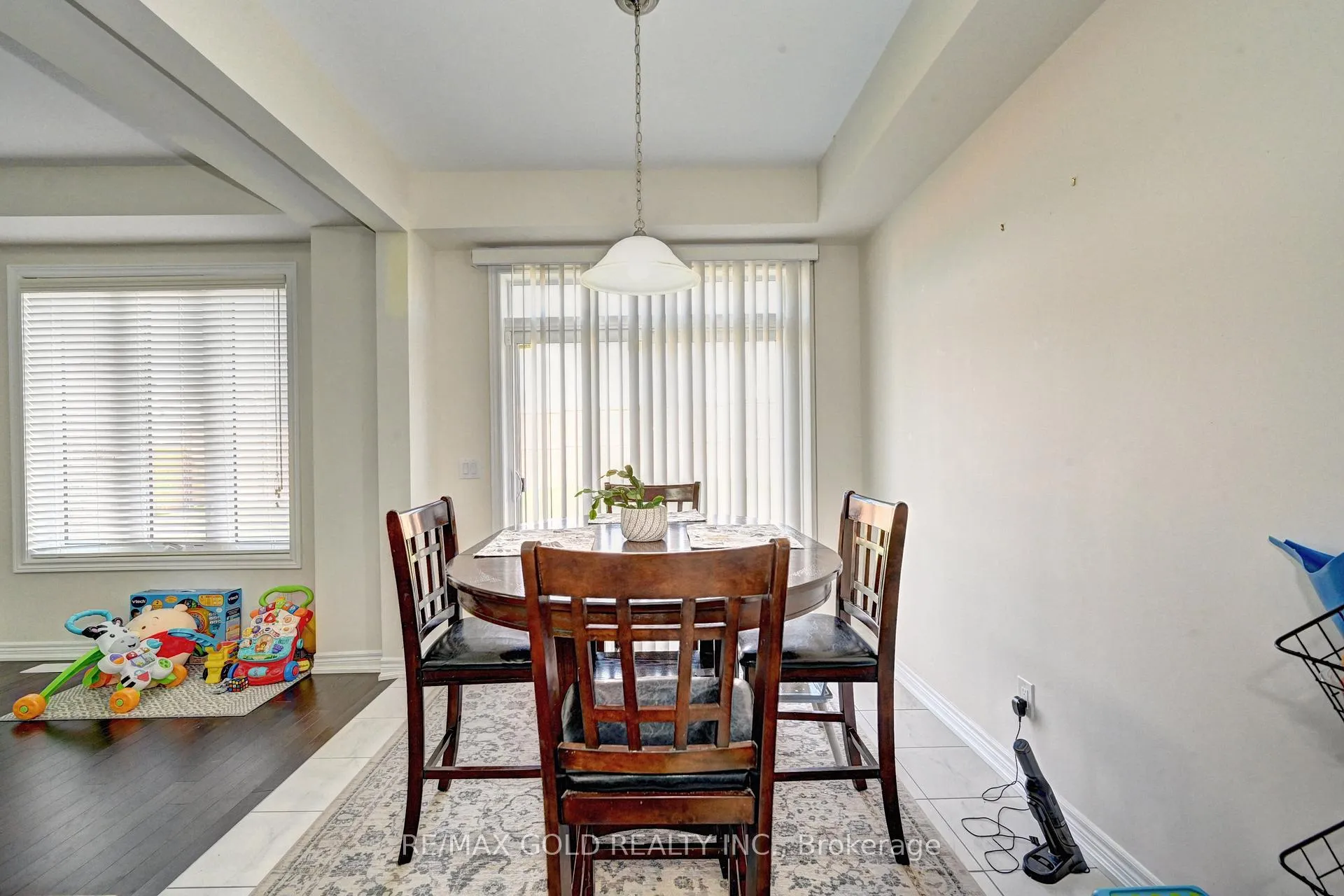 Photo 8 of 46 Grassbourne Avenue, Kitchener — HOMEH