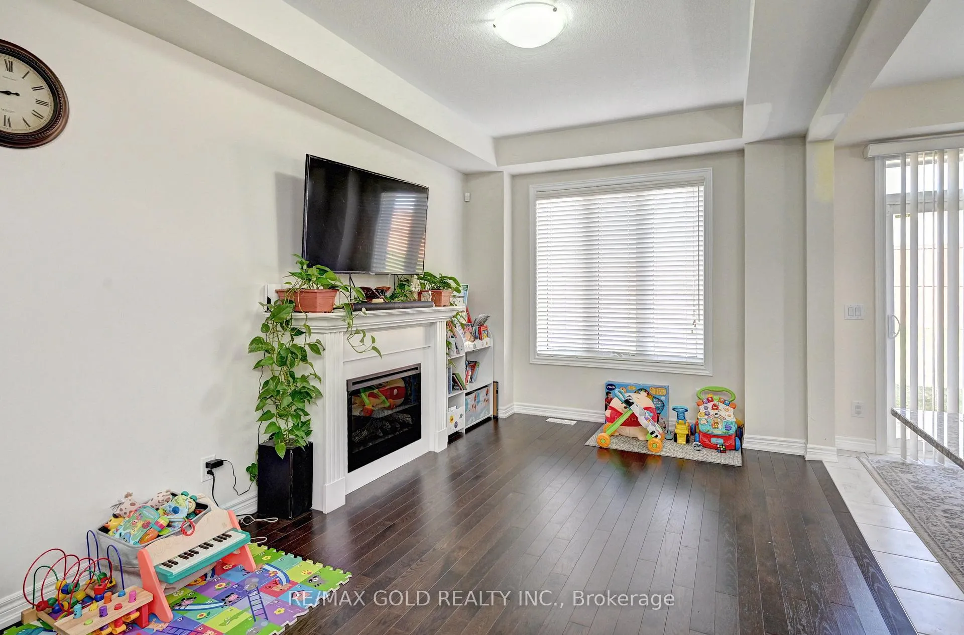 Photo 12 of 46 Grassbourne Avenue, Kitchener — HOMEH