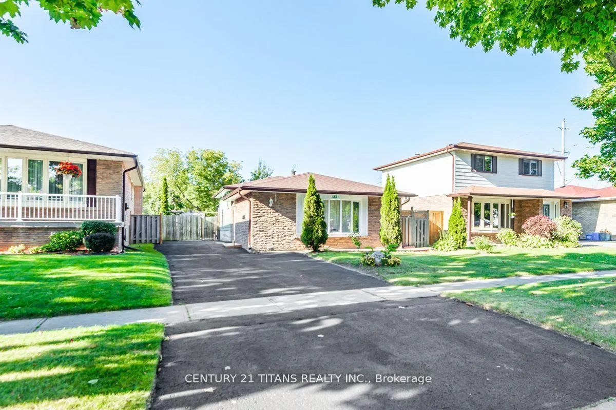 Photo 1 of 156 Madawaska Avenue, Oshawa, Lakeview — HOMEH