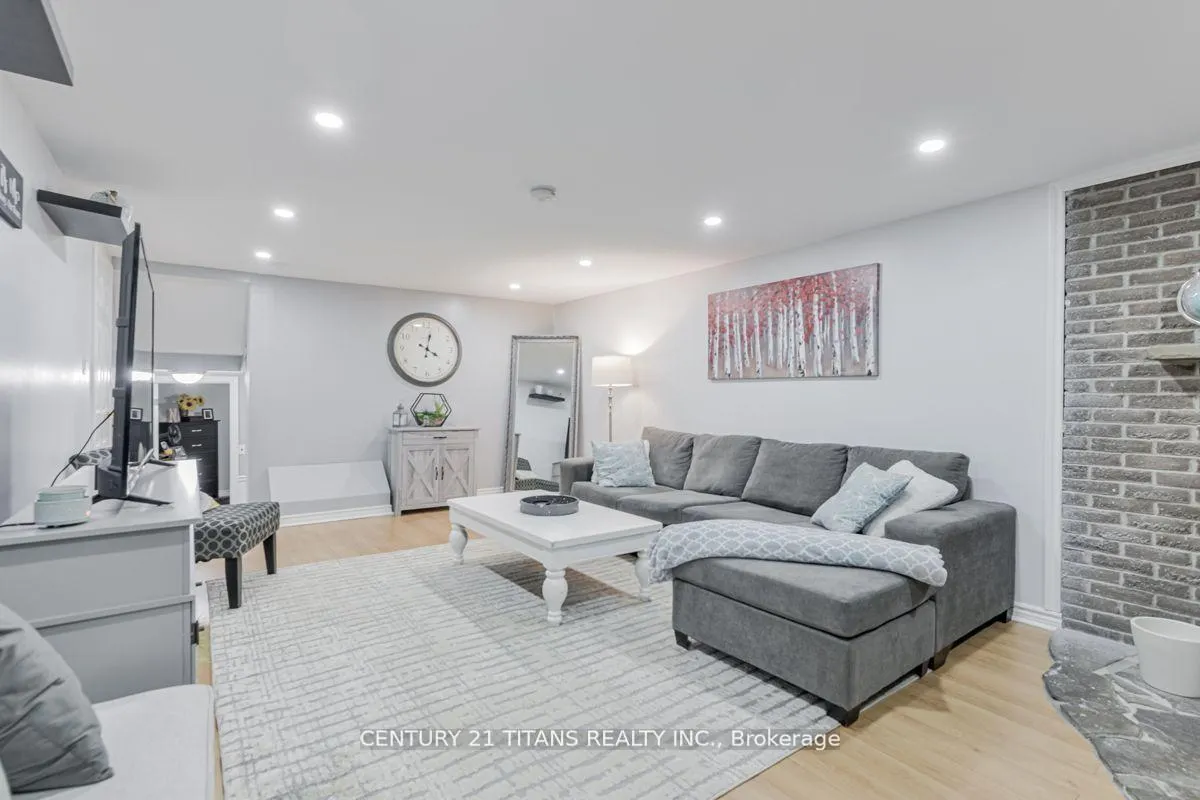 Photo 3 of 156 Madawaska Avenue, Oshawa, Lakeview — HOMEH