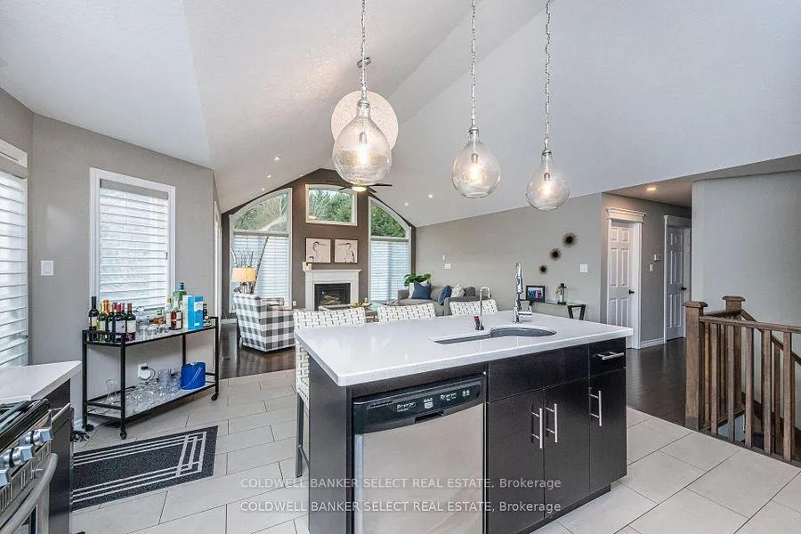 Photo 5 of Unit 3, 14 Reddington Drive, Caledon, Rural Caledon — HOMEH
