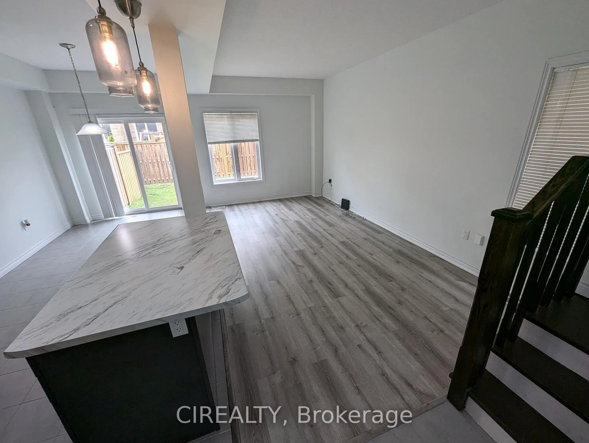 Photo 7 of 34 Kingsborough Drive, Hamilton, Waterdown — HOMEH