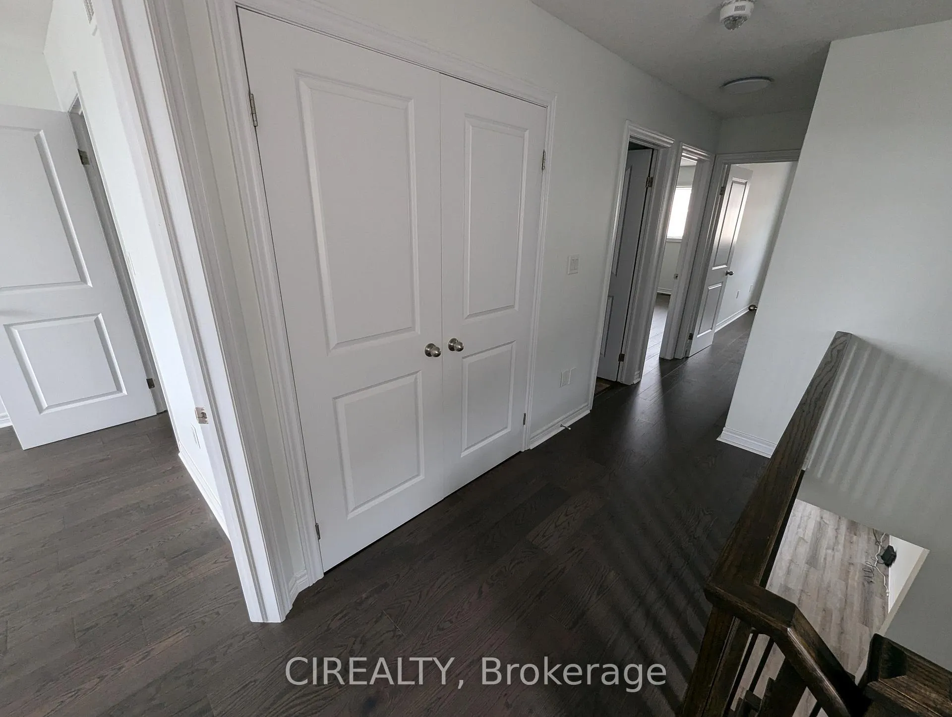 Photo 13 of 34 Kingsborough Drive, Hamilton, Waterdown — HOMEH
