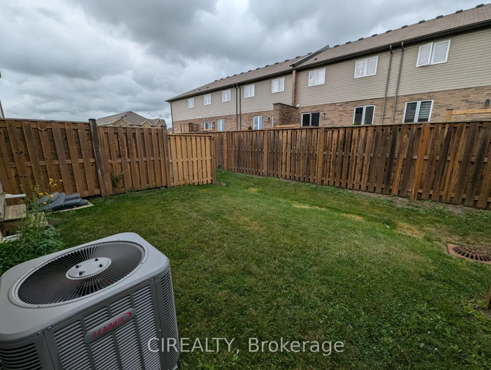 Photo 23 of 34 Kingsborough Drive, Hamilton, Waterdown — HOMEH