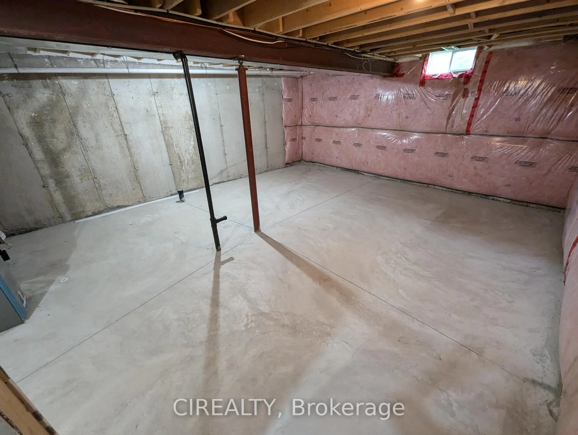 Photo 24 of 34 Kingsborough Drive, Hamilton, Waterdown — HOMEH