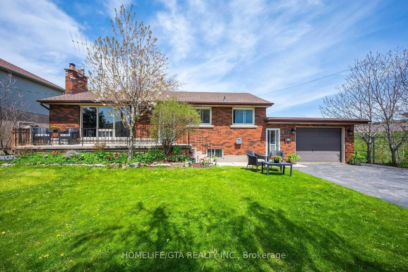Front of Unit Basement, 20 Highland Road W