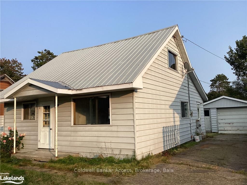 Front of 11 LAURENTIAN St