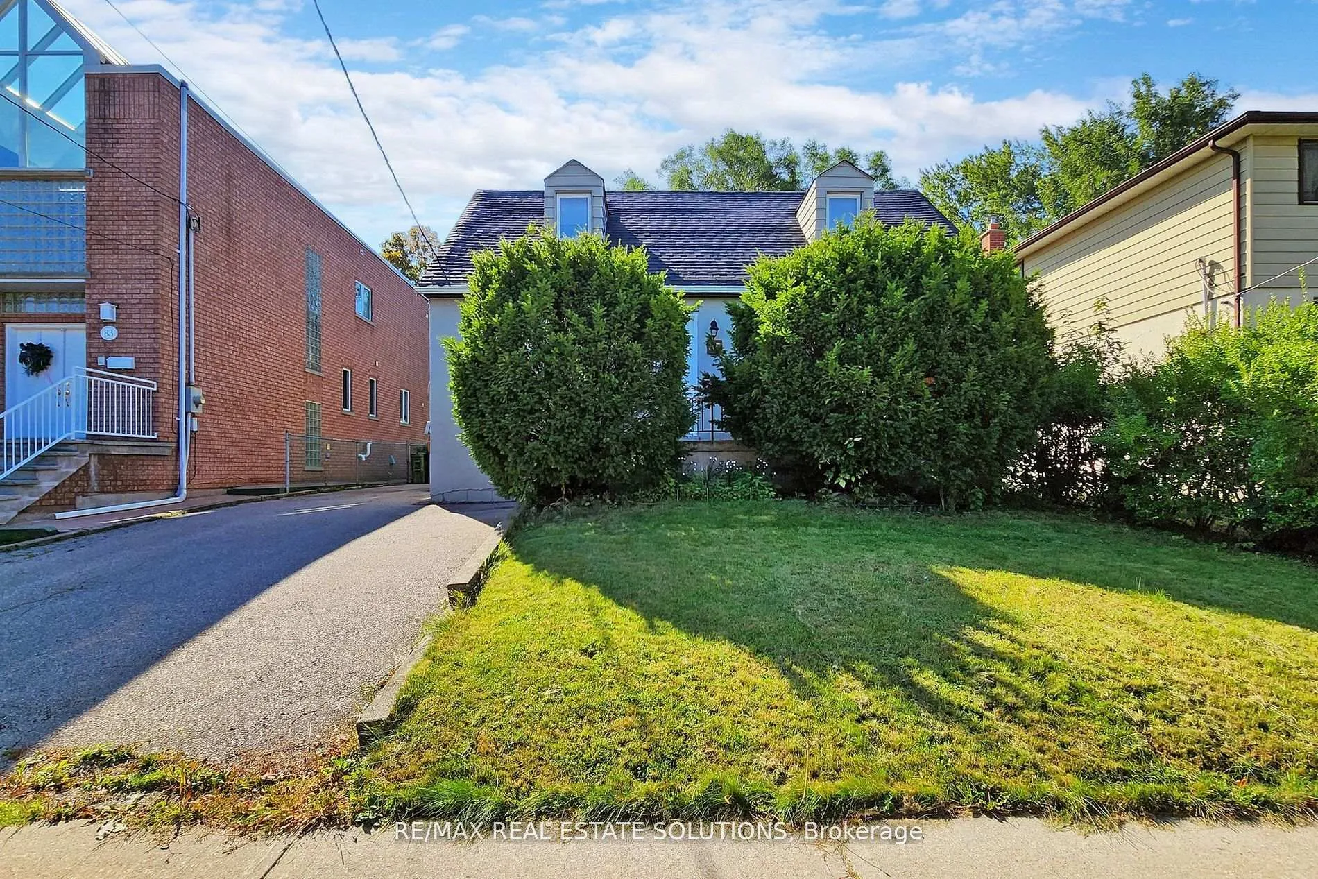 Photo 2 of 85 Ranee Avenue, Toronto, Englemount-Lawrence — HOMEH