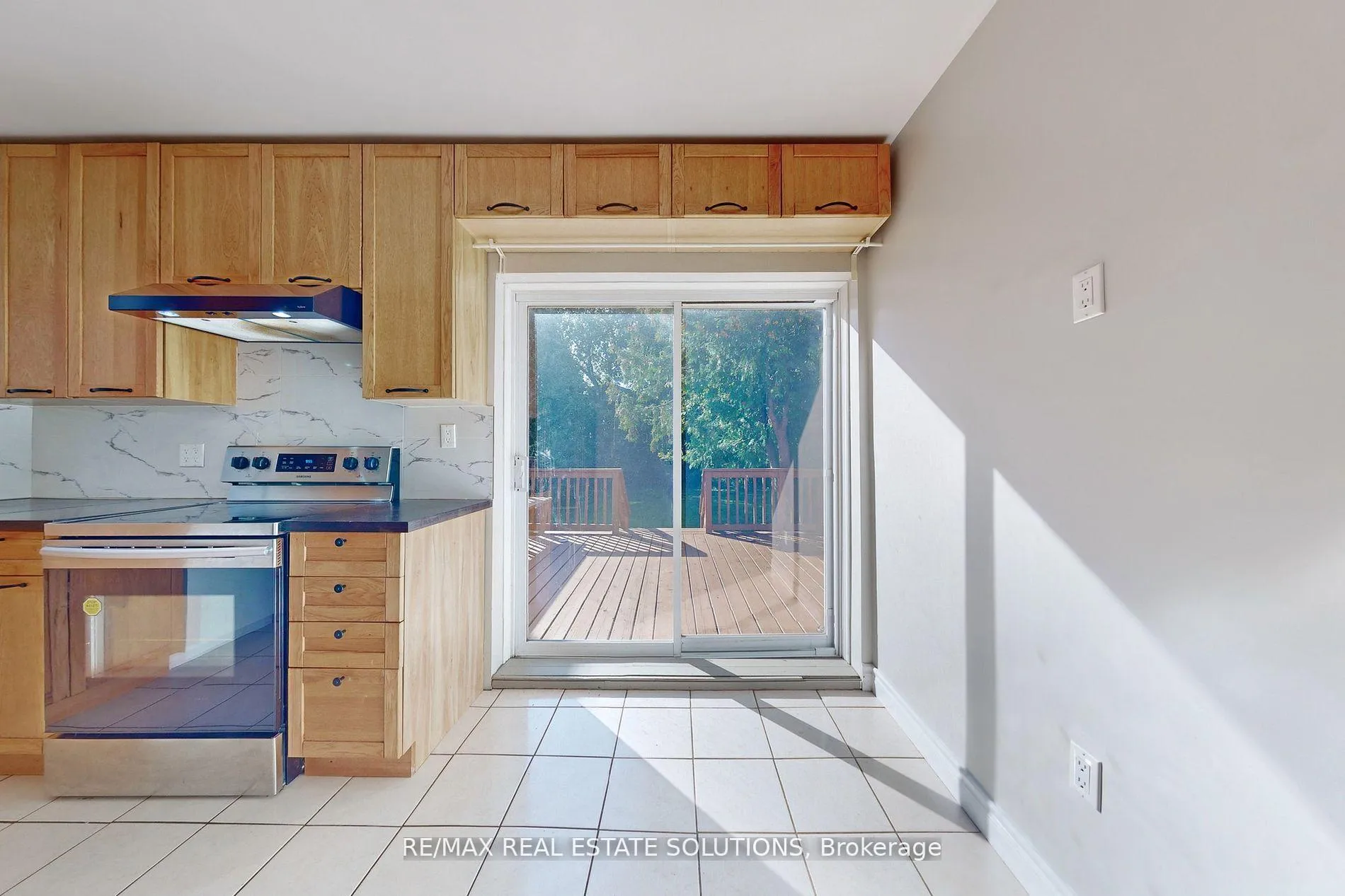 Photo 9 of 85 Ranee Avenue, Toronto, Englemount-Lawrence — HOMEH