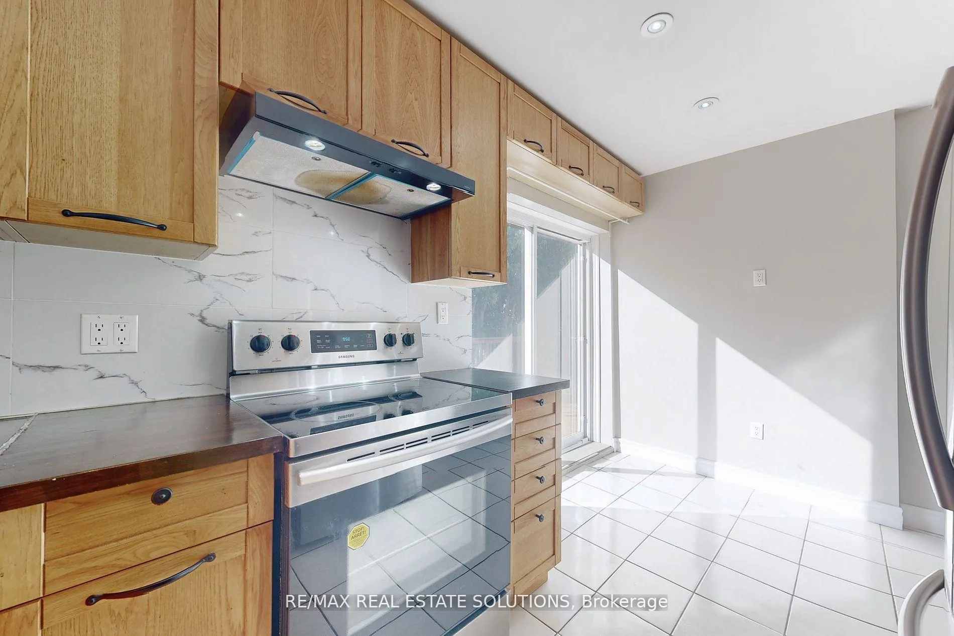 Photo 14 of 85 Ranee Avenue, Toronto, Englemount-Lawrence — HOMEH