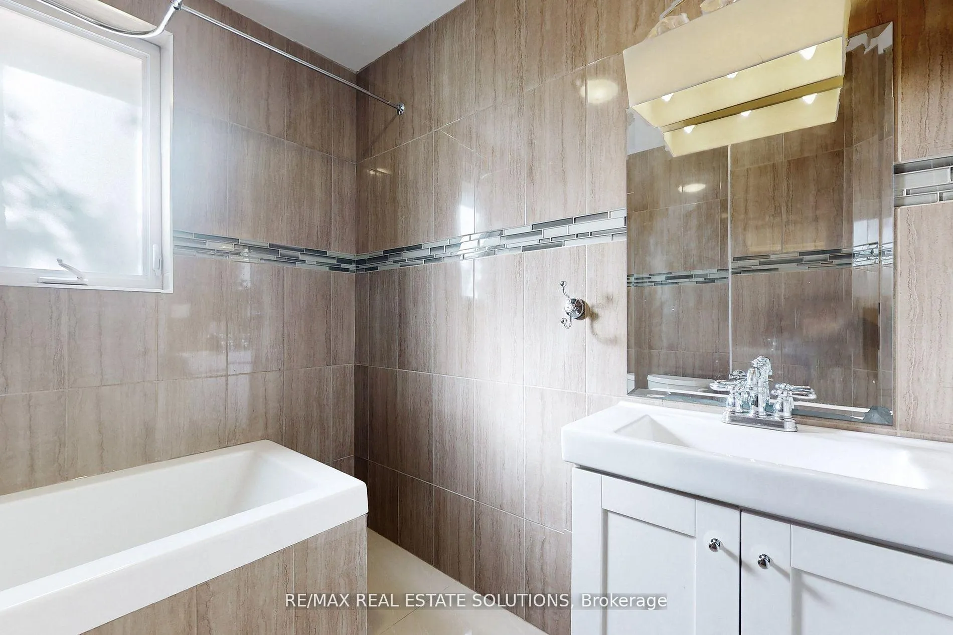 Photo 15 of 85 Ranee Avenue, Toronto, Englemount-Lawrence — HOMEH