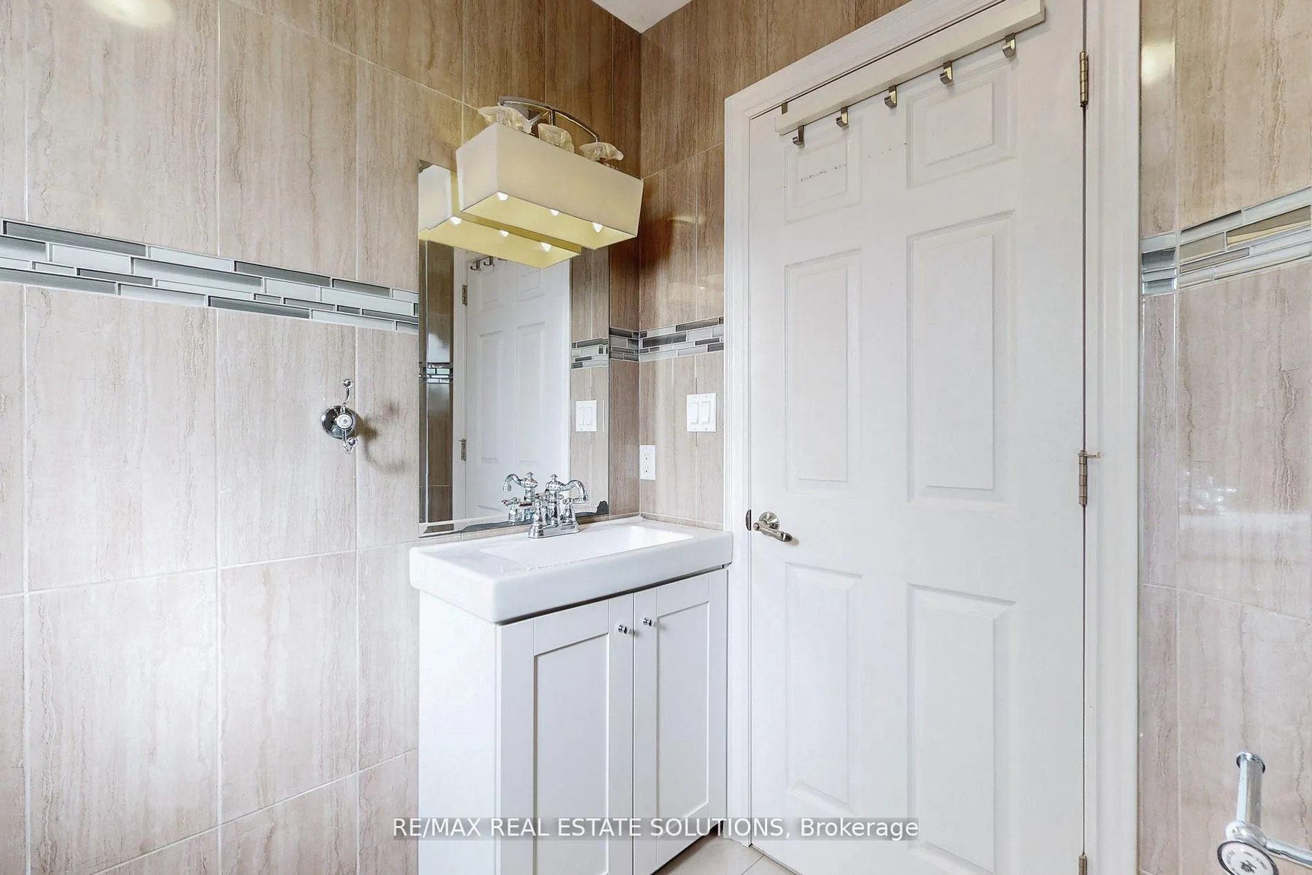 Photo 16 of 85 Ranee Avenue, Toronto, Englemount-Lawrence — HOMEH