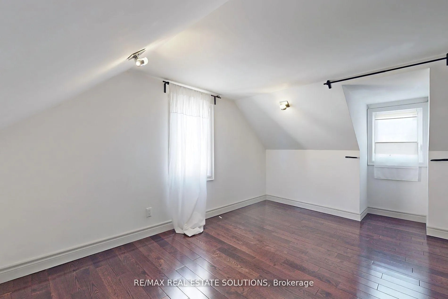 Photo 20 of 85 Ranee Avenue, Toronto, Englemount-Lawrence — HOMEH