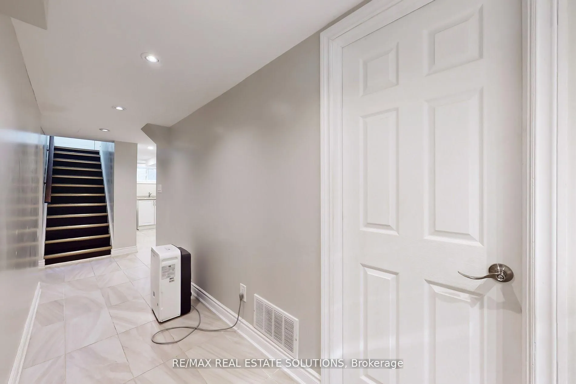 Photo 23 of 85 Ranee Avenue, Toronto, Englemount-Lawrence — HOMEH