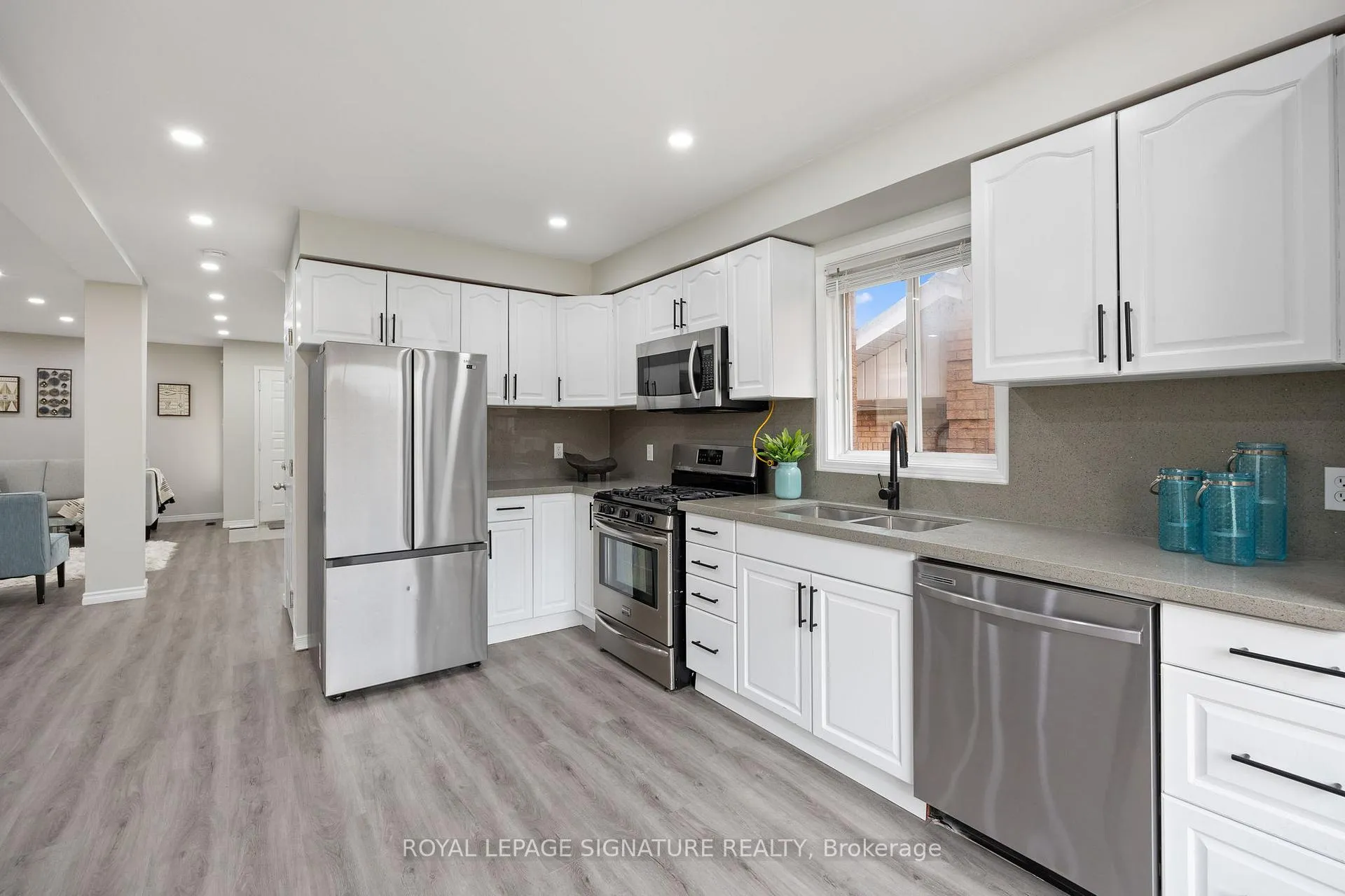 Photo 11 of 124 Laidlaw Drive, Barrie, West Bayfield — HOMEH