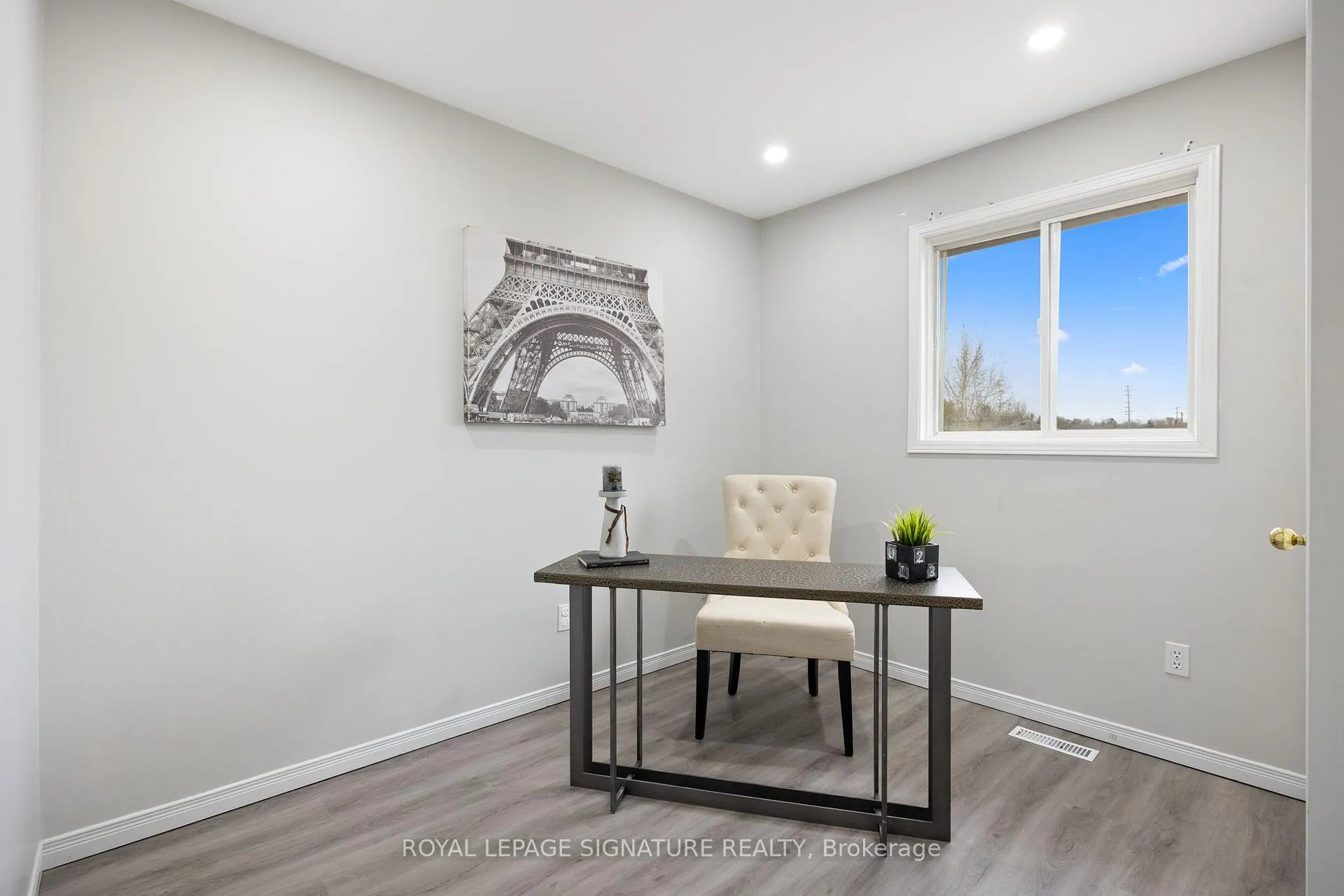 Photo 14 of 124 Laidlaw Drive, Barrie, West Bayfield — HOMEH