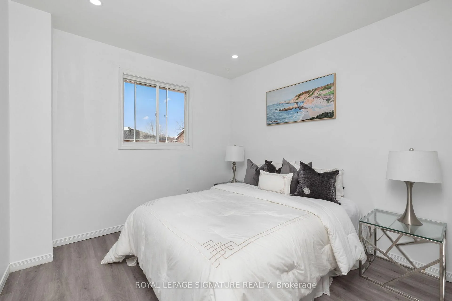 Photo 16 of 124 Laidlaw Drive, Barrie, West Bayfield — HOMEH