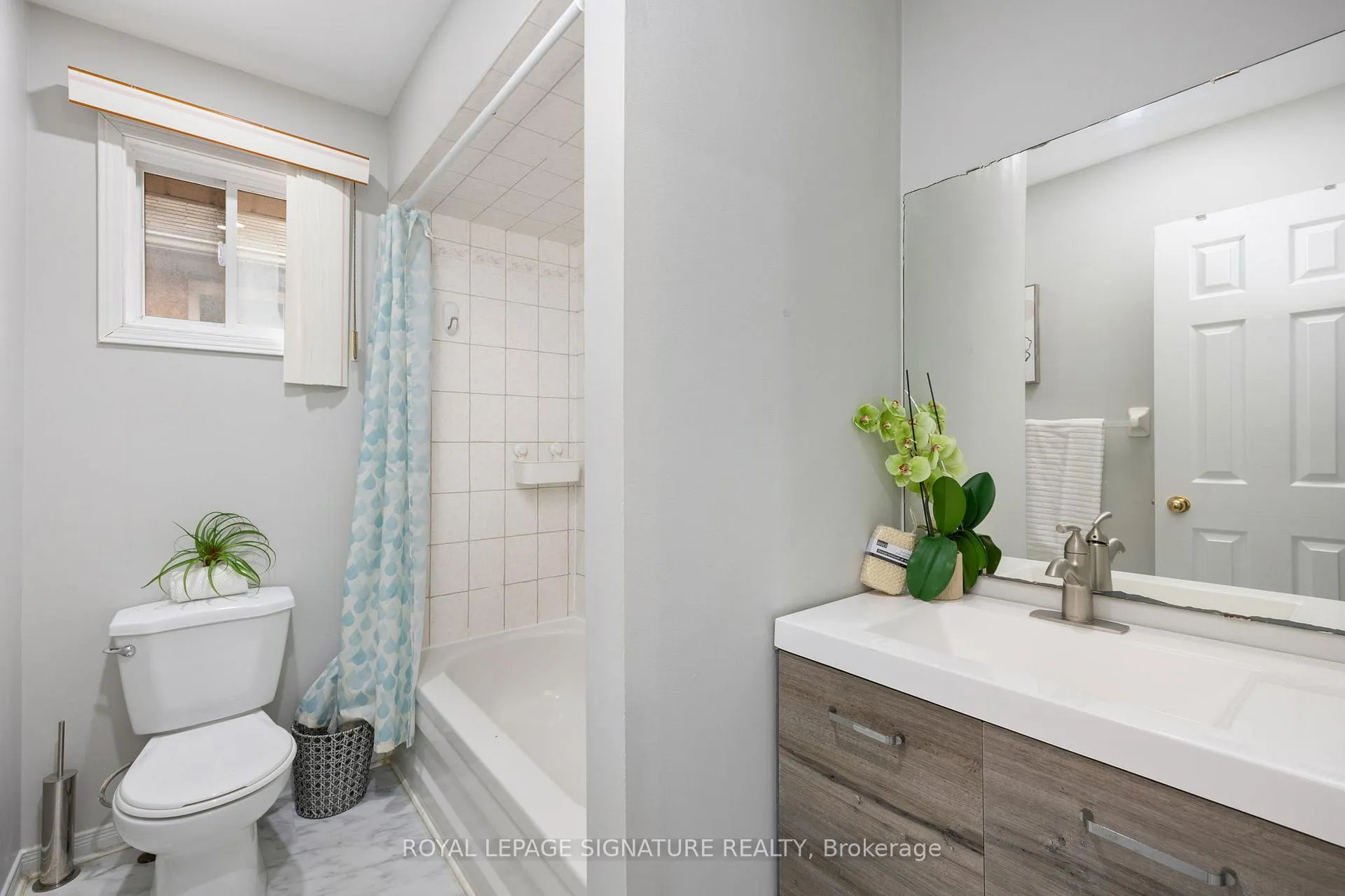 Photo 18 of 124 Laidlaw Drive, Barrie, West Bayfield — HOMEH