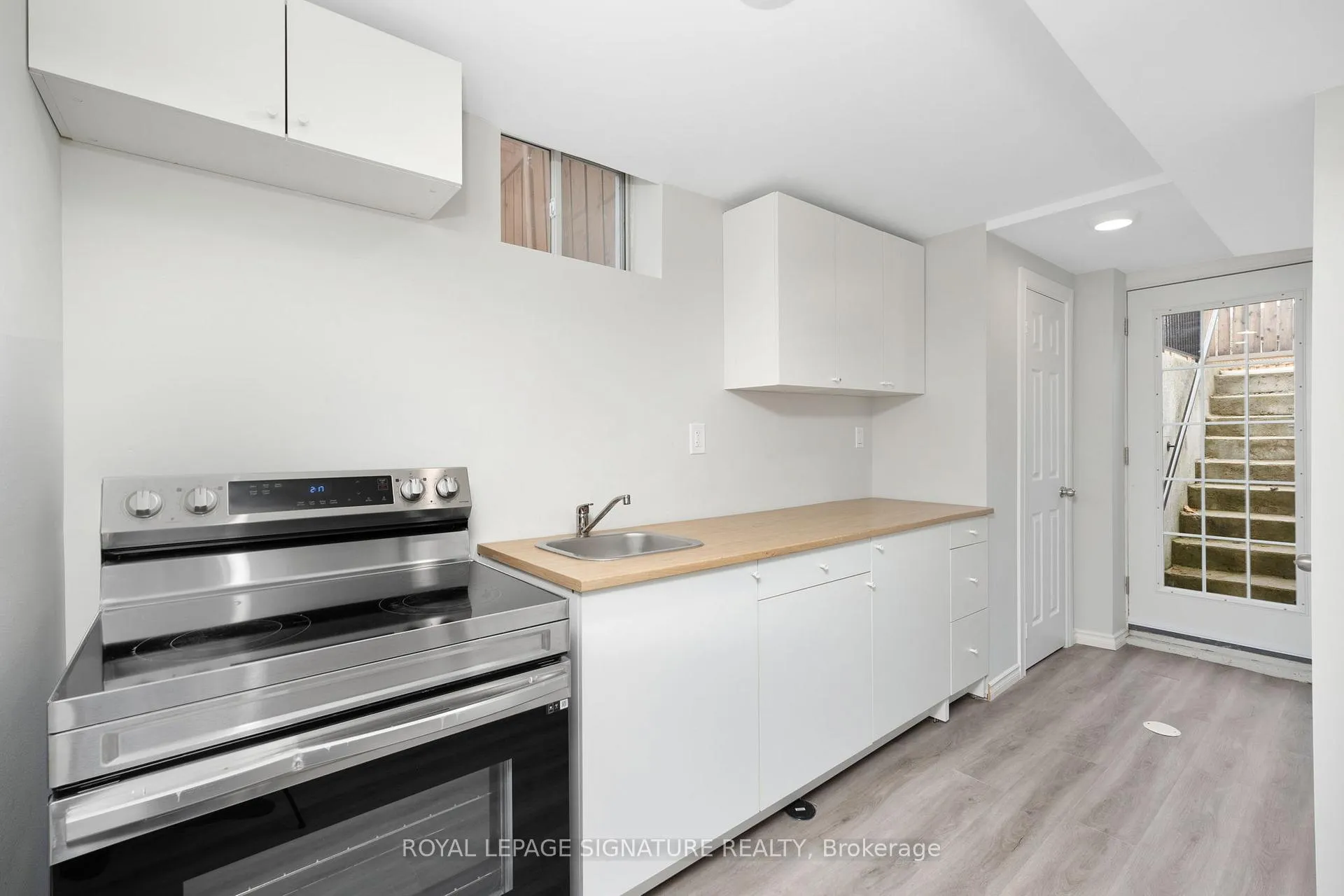 Photo 25 of 124 Laidlaw Drive, Barrie, West Bayfield — HOMEH