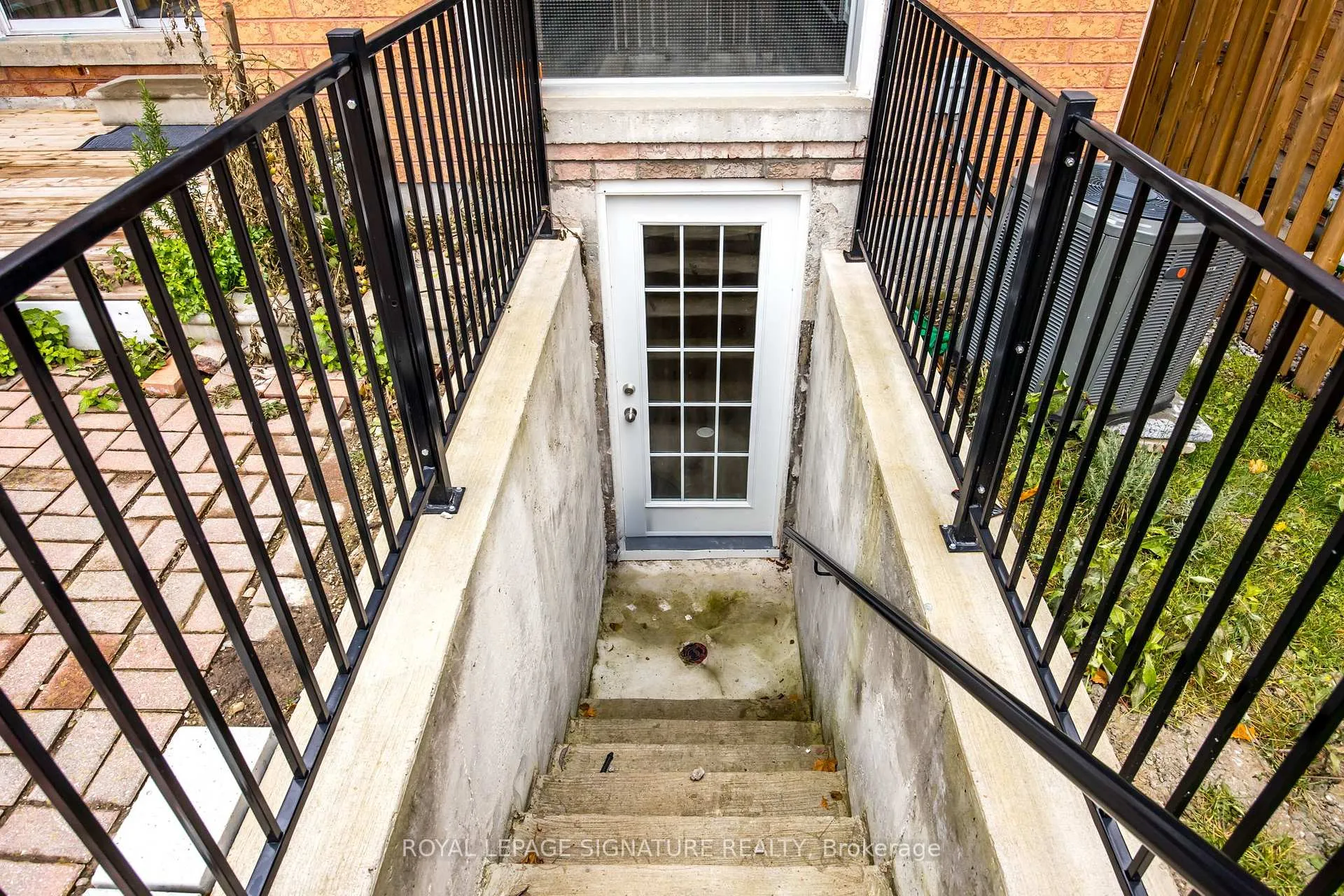 Photo 39 of 124 Laidlaw Drive, Barrie, West Bayfield — HOMEH