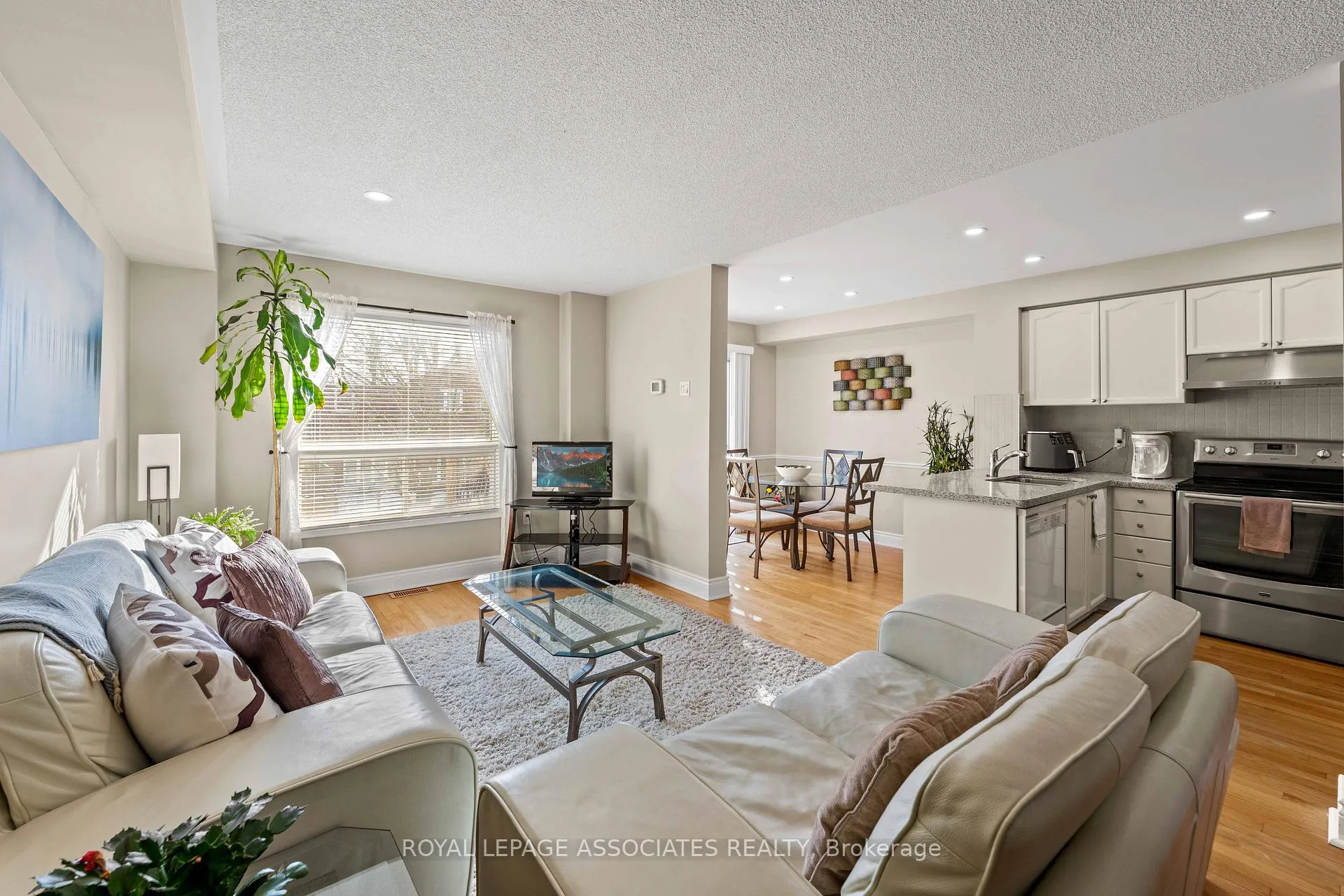 Photo 12 of Unit 22, 1995 Pine Grove Avenue, Pickering, Highbush — HOMEH