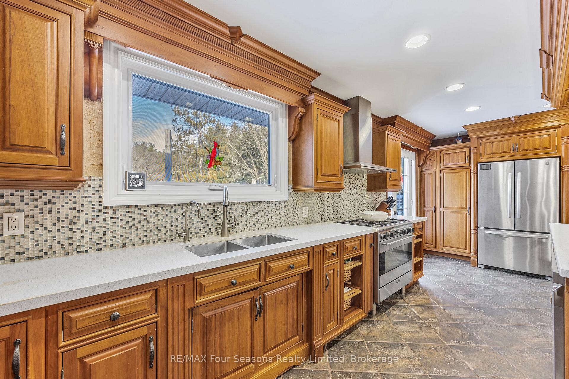 Photo 10 of 6184 County 9 Road, Clearview, Rural Clearview — HOMEH
