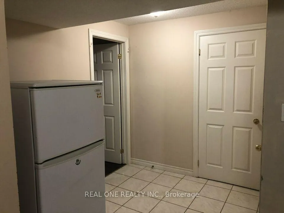 Photo 3 of Unit 1, 160 Elson Street, Markham, Middlefield — HOMEH