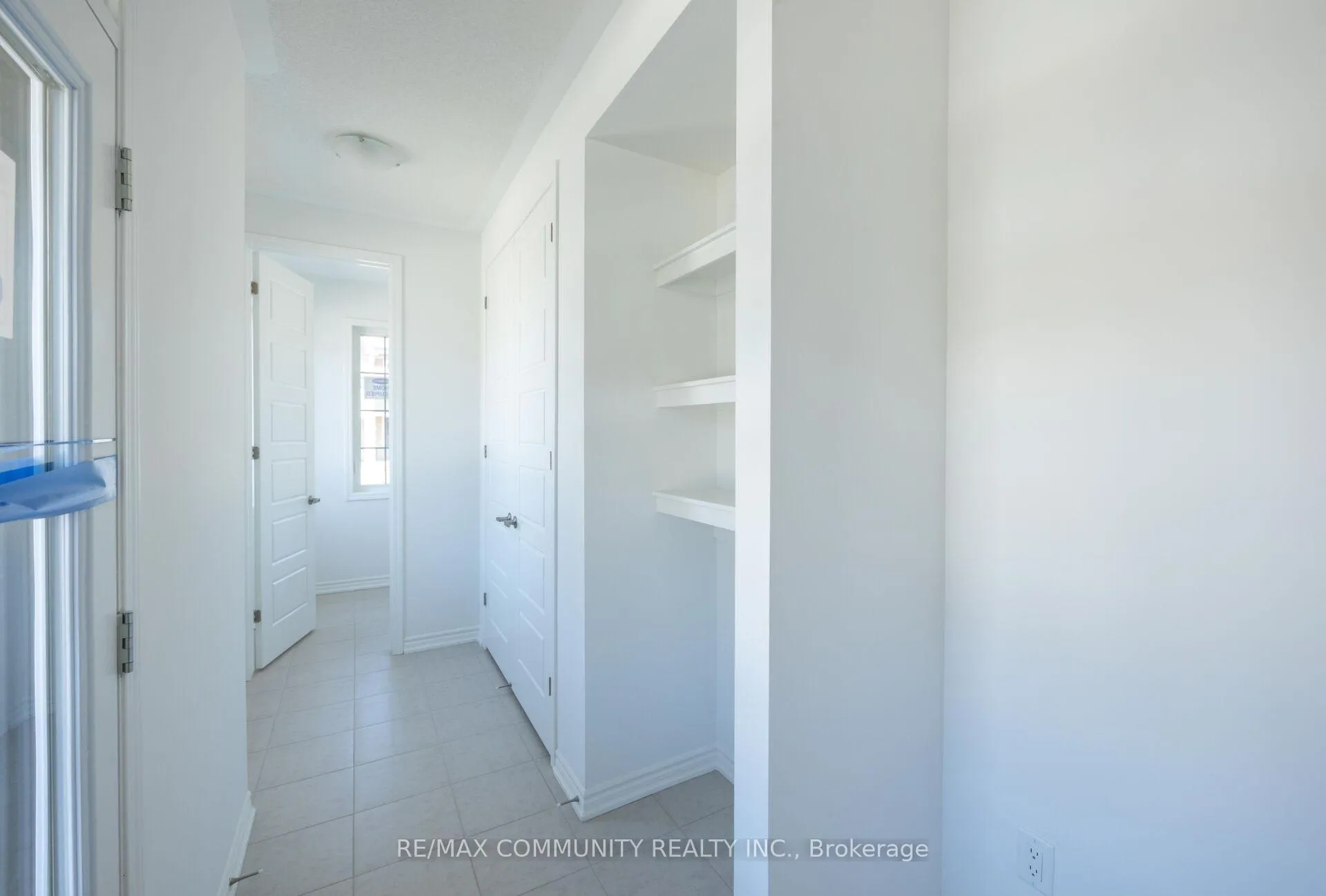 Photo 4 of 1483 Mockingbird Square, Pickering, Rural Pickering — HOMEH