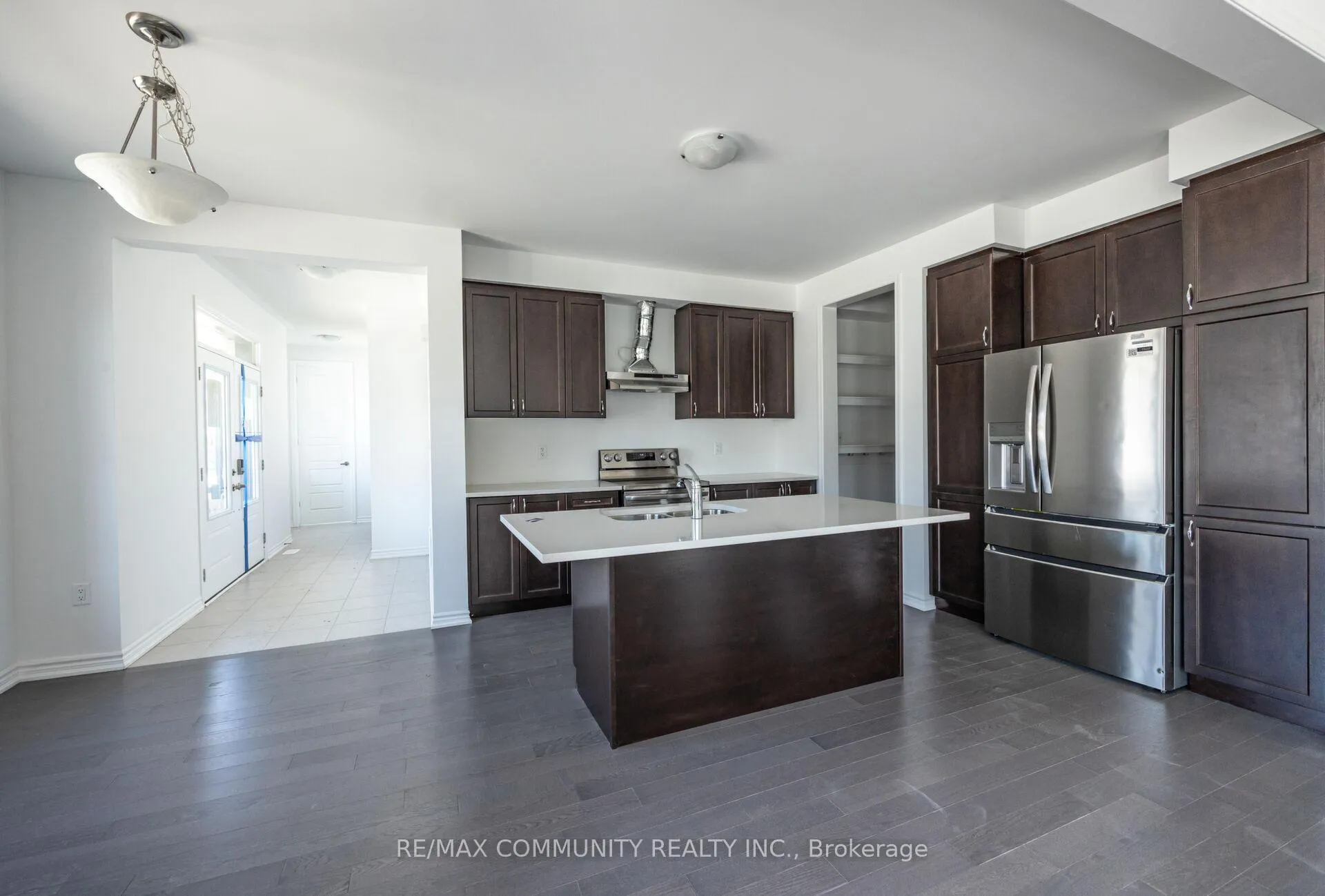 Photo 6 of 1483 Mockingbird Square, Pickering, Rural Pickering — HOMEH