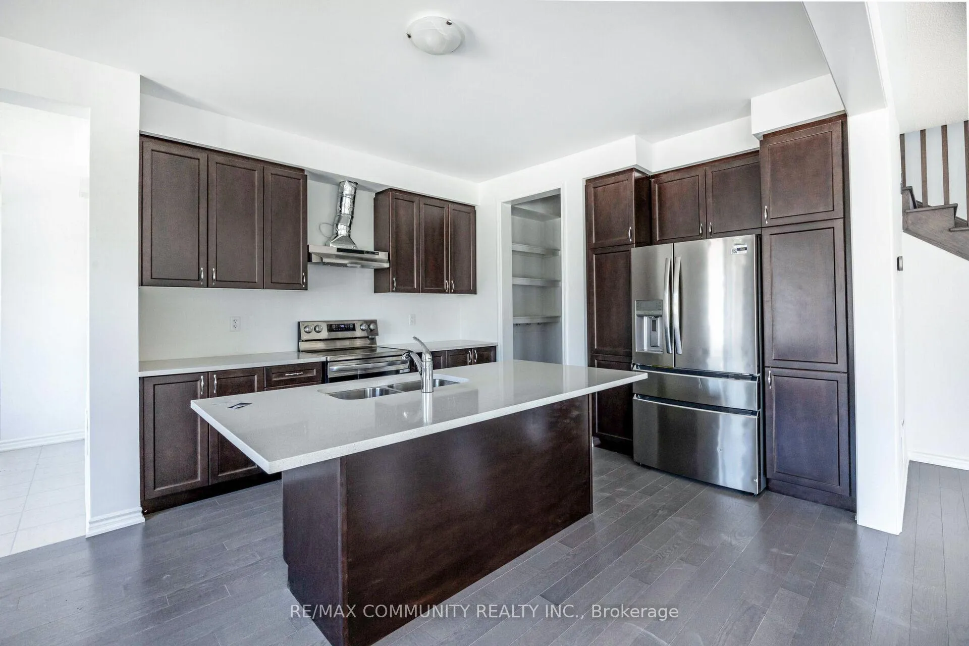 Photo 8 of 1483 Mockingbird Square, Pickering, Rural Pickering — HOMEH