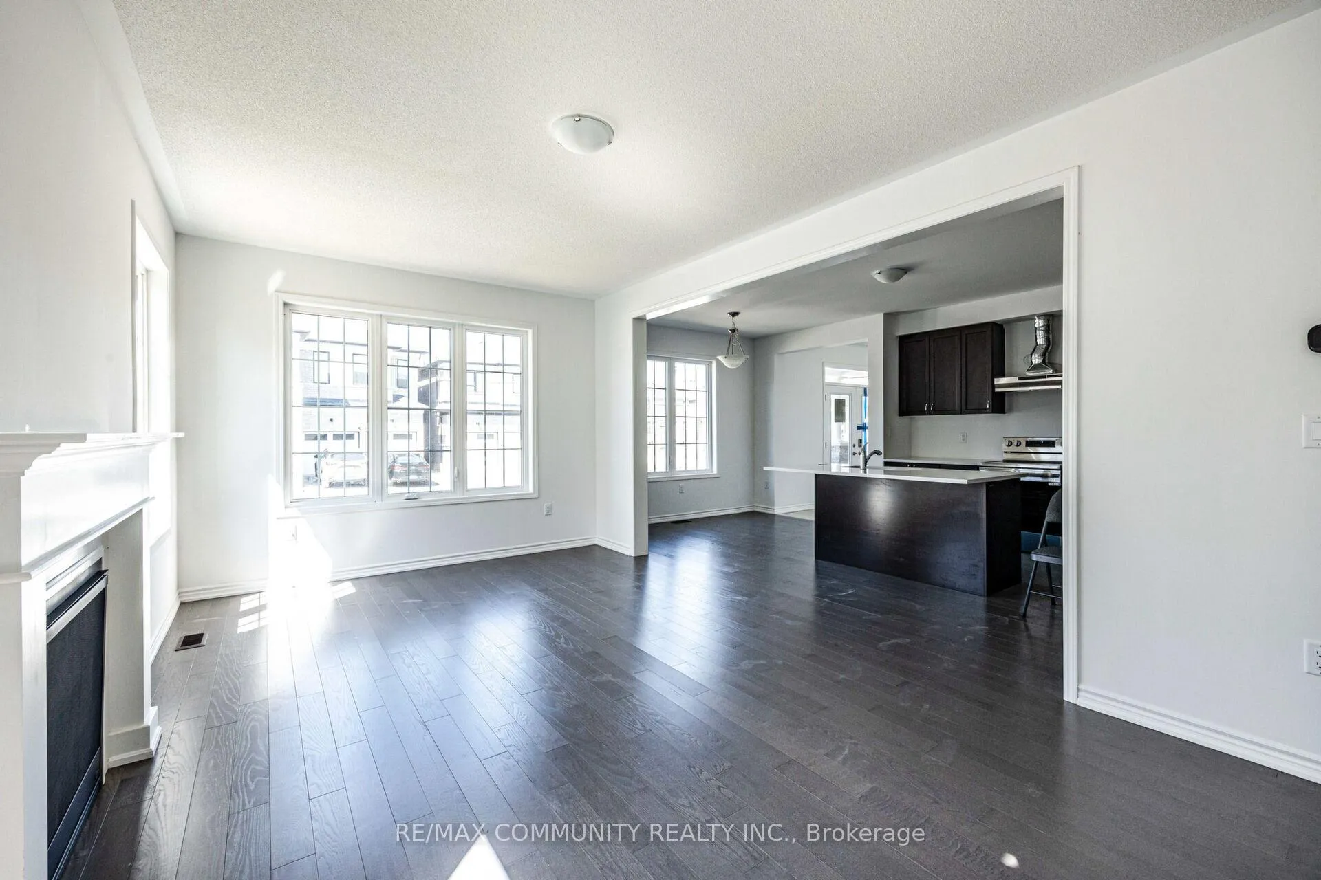 Photo 9 of 1483 Mockingbird Square, Pickering, Rural Pickering — HOMEH