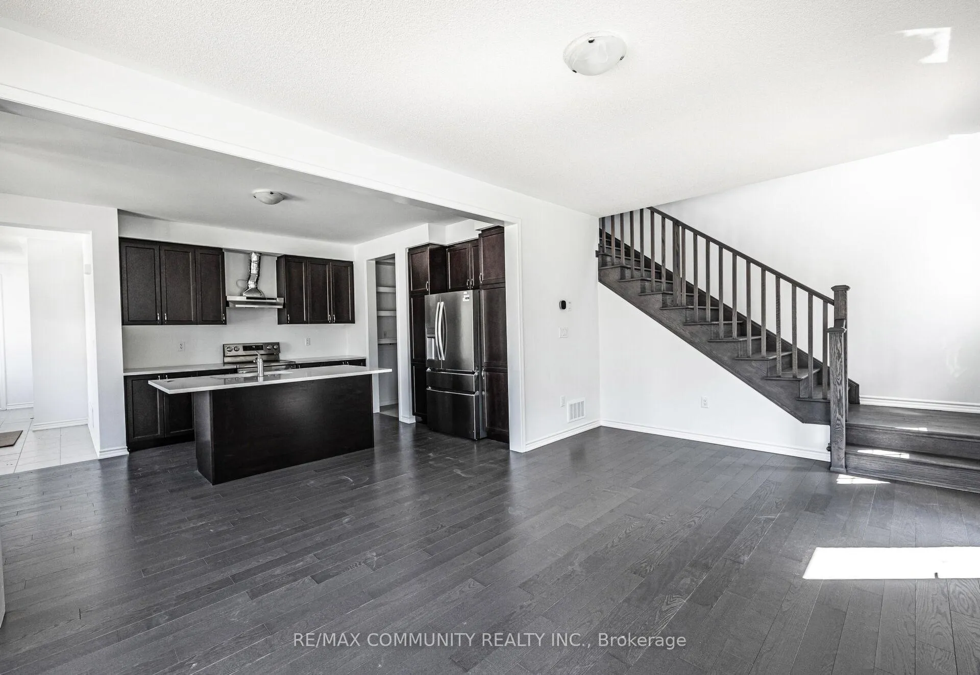 Photo 10 of 1483 Mockingbird Square, Pickering, Rural Pickering — HOMEH