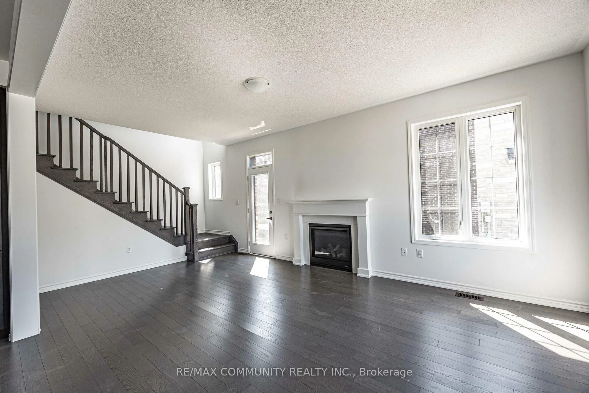 Photo 11 of 1483 Mockingbird Square, Pickering, Rural Pickering — HOMEH