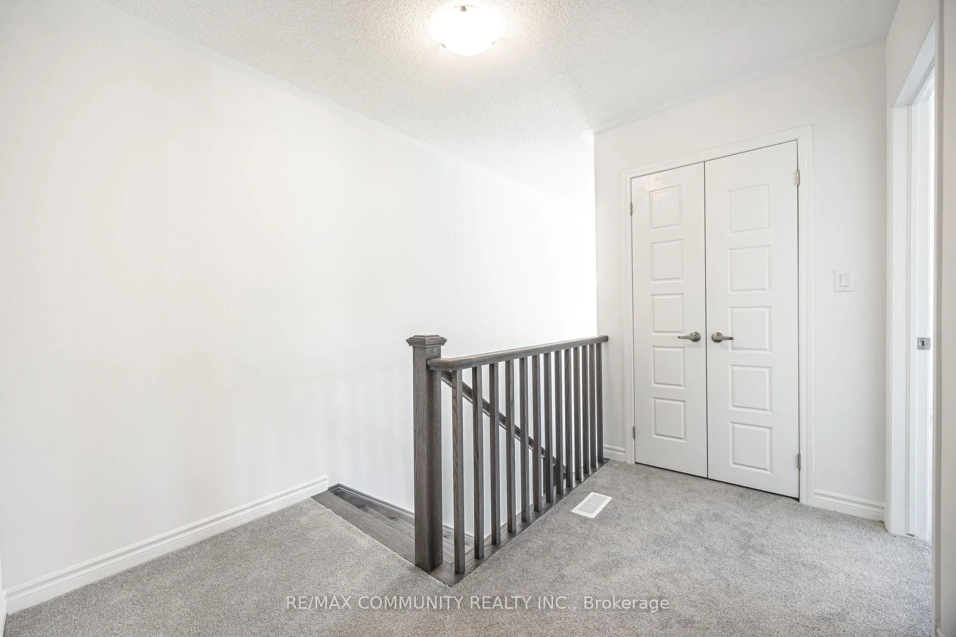 Photo 12 of 1483 Mockingbird Square, Pickering, Rural Pickering — HOMEH