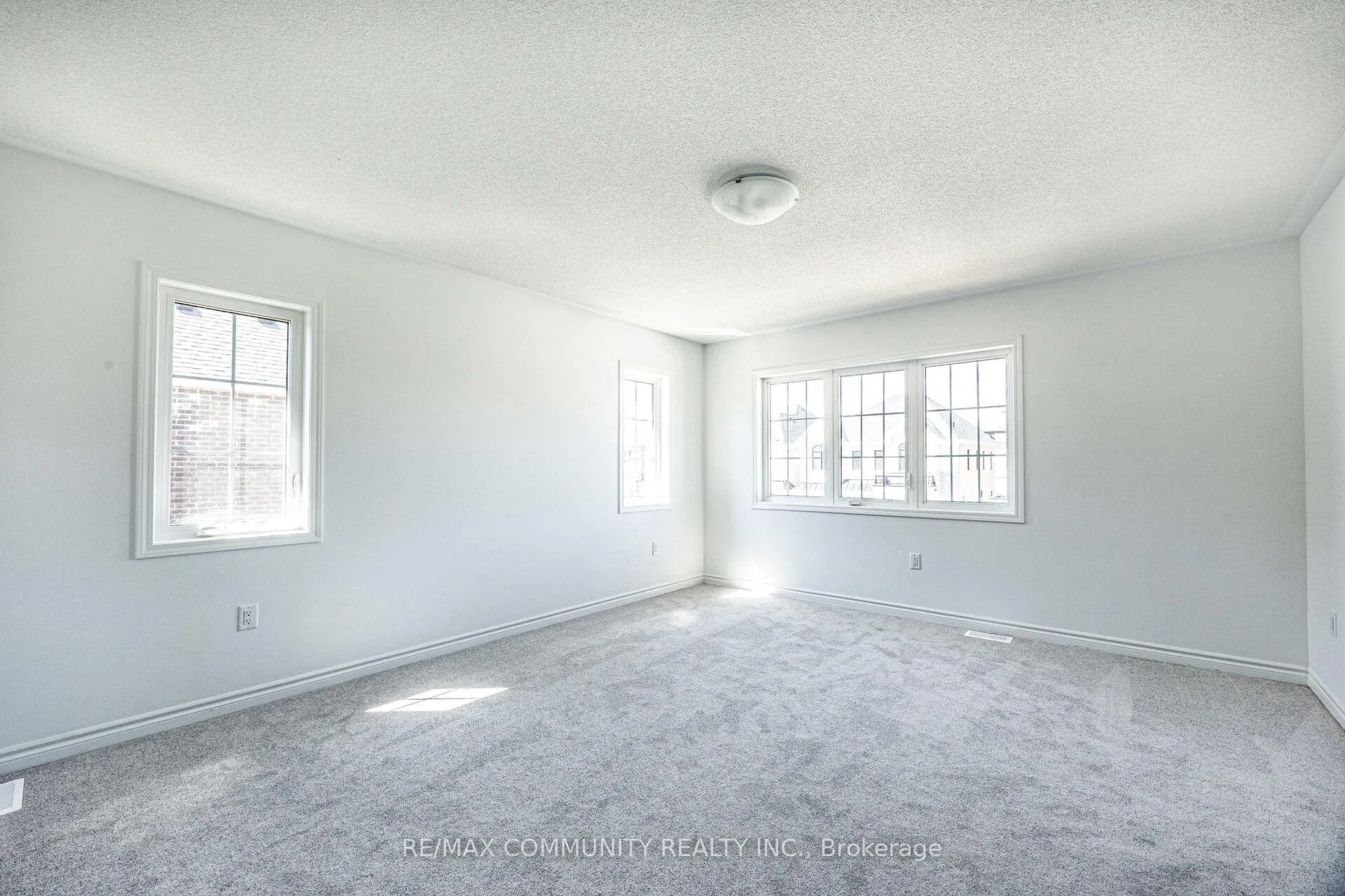 Photo 14 of 1483 Mockingbird Square, Pickering, Rural Pickering — HOMEH