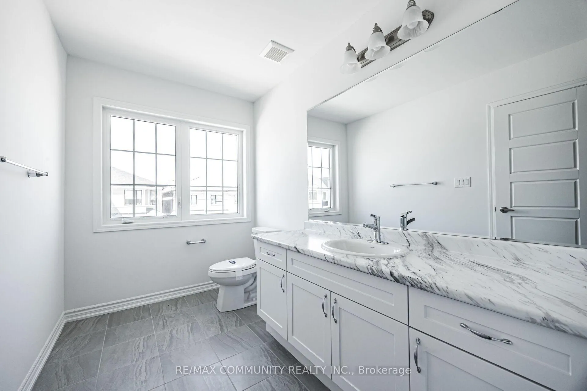Photo 17 of 1483 Mockingbird Square, Pickering, Rural Pickering — HOMEH