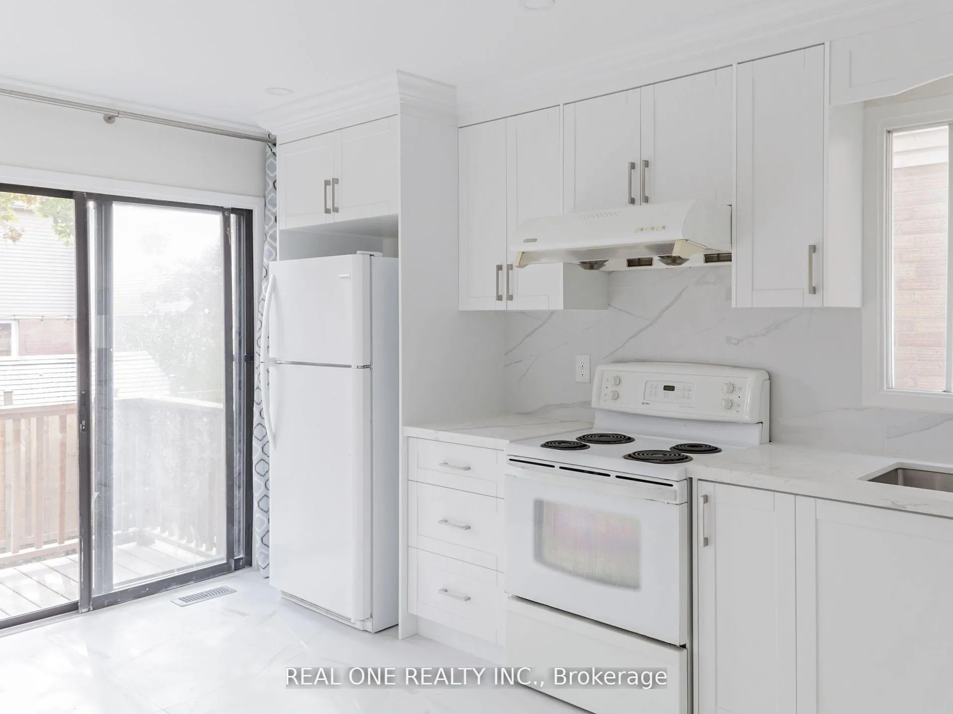 Photo 8 of 51 Cornwall Drive, Ajax, Central — HOMEH