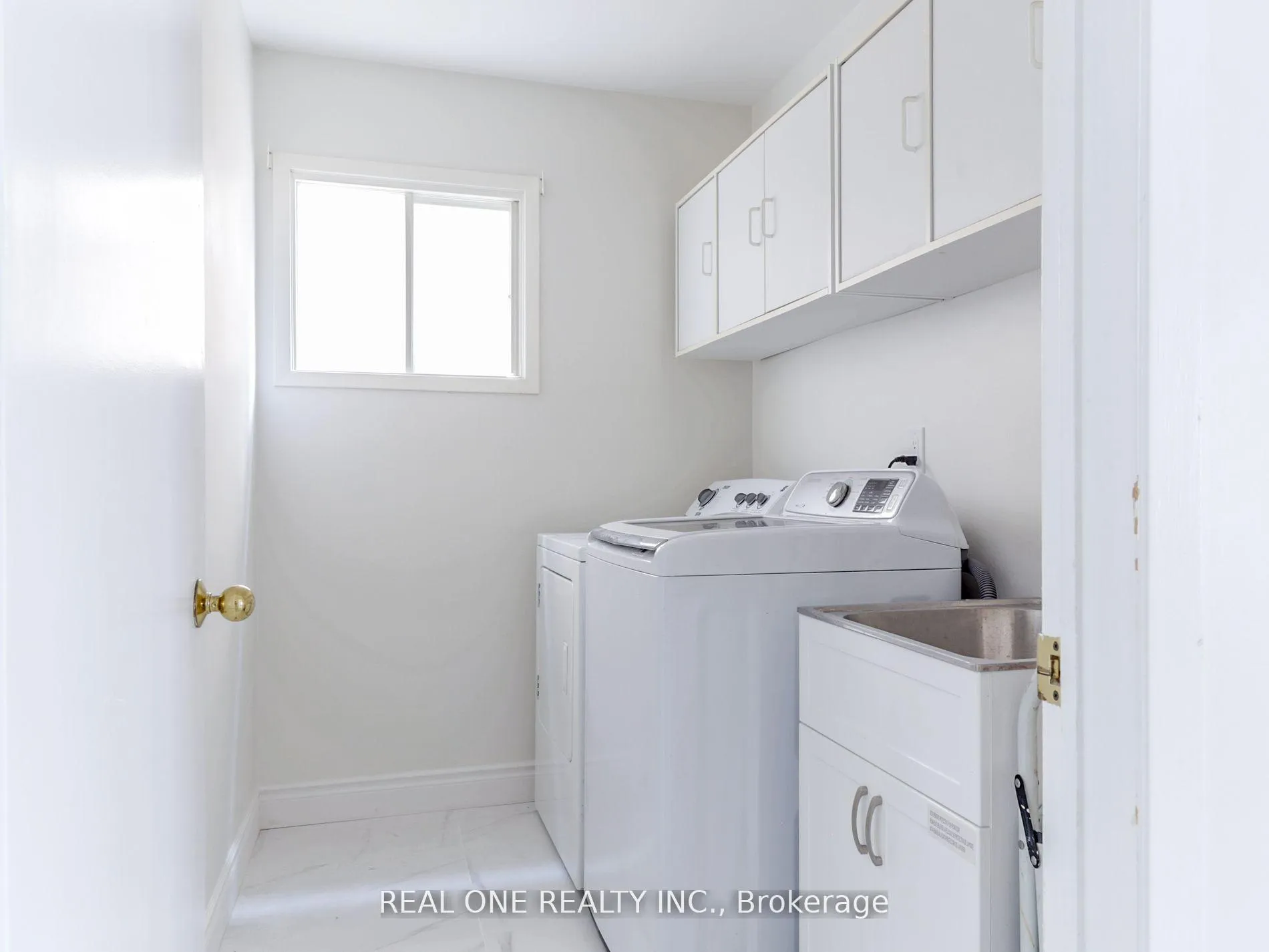 Photo 18 of 51 Cornwall Drive, Ajax, Central — HOMEH