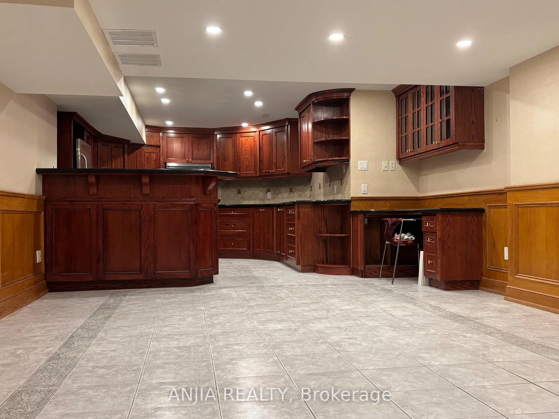 Photo 3 of 7 Moses Crescent, Markham, Cachet — HOMEH