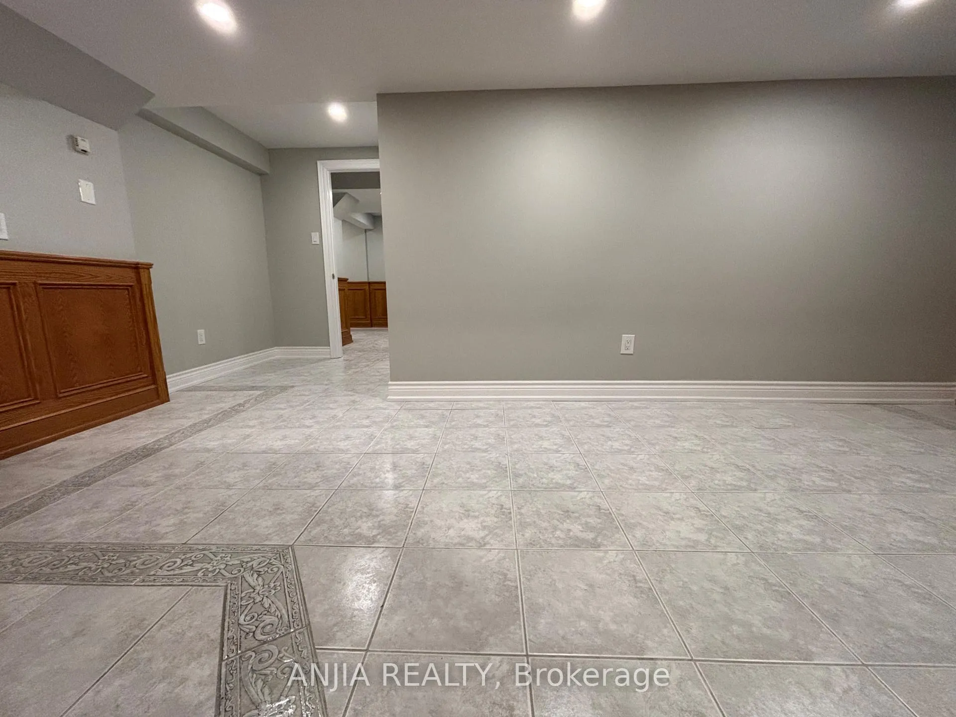 Photo 5 of 7 Moses Crescent, Markham, Cachet — HOMEH