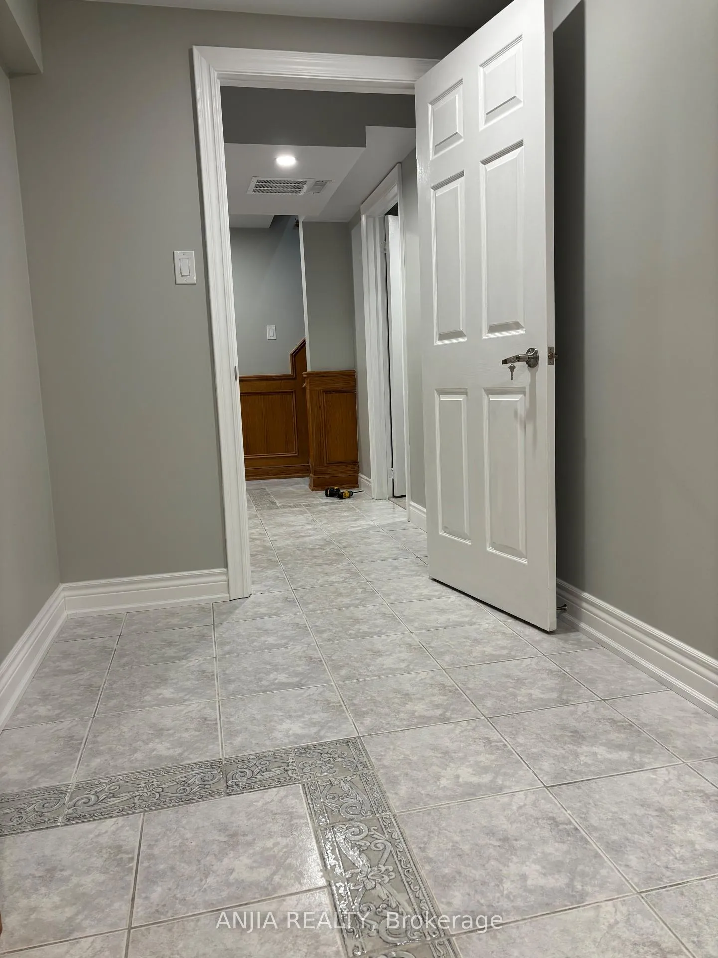 Photo 7 of 7 Moses Crescent, Markham, Cachet — HOMEH