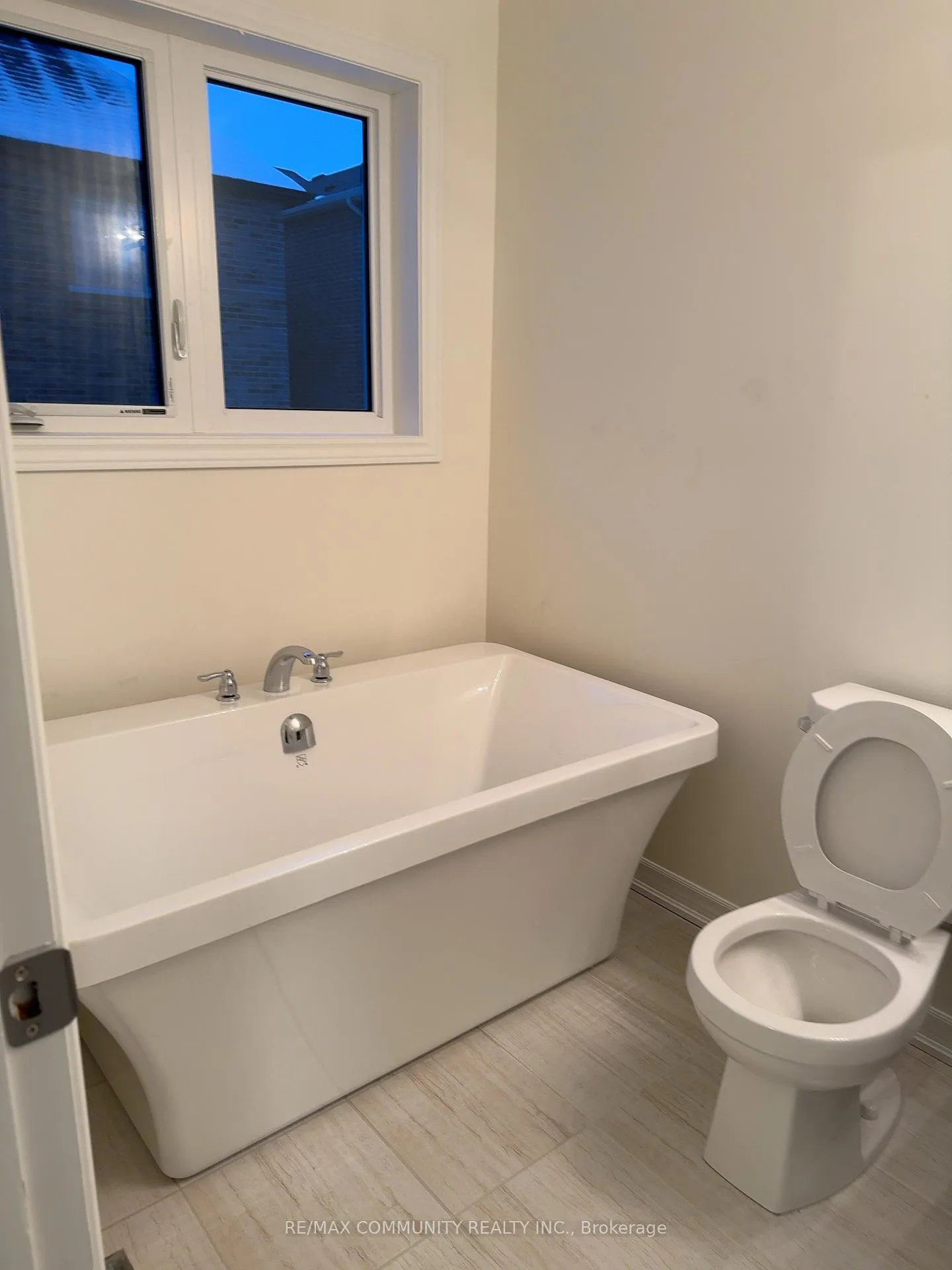 Photo 10 of 2634 Aprico Lane, Pickering, Liverpool — HOMEH