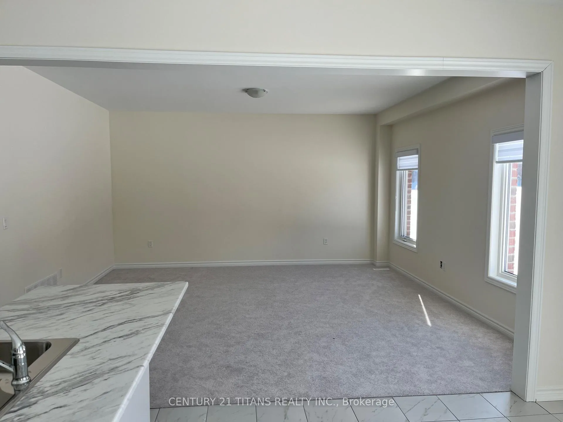 Photo 2 of 48 Robin Trail E, Scugog, Port Perry — HOMEH