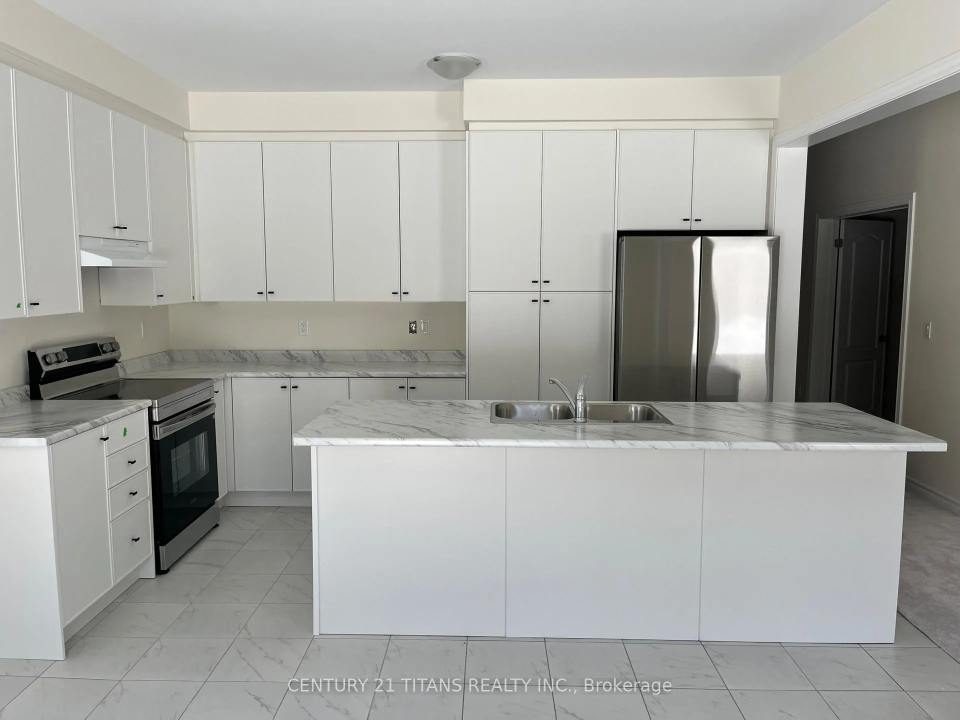 Photo 5 of 48 Robin Trail E, Scugog, Port Perry — HOMEH