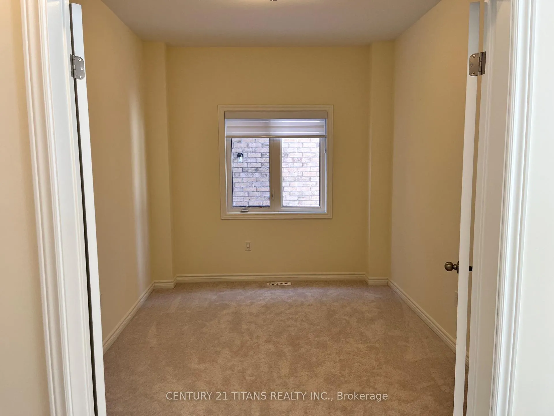 Photo 6 of 48 Robin Trail E, Scugog, Port Perry — HOMEH